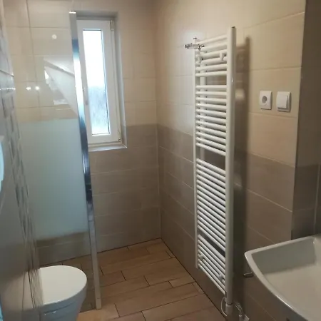بيت خشبي Pod Lesem